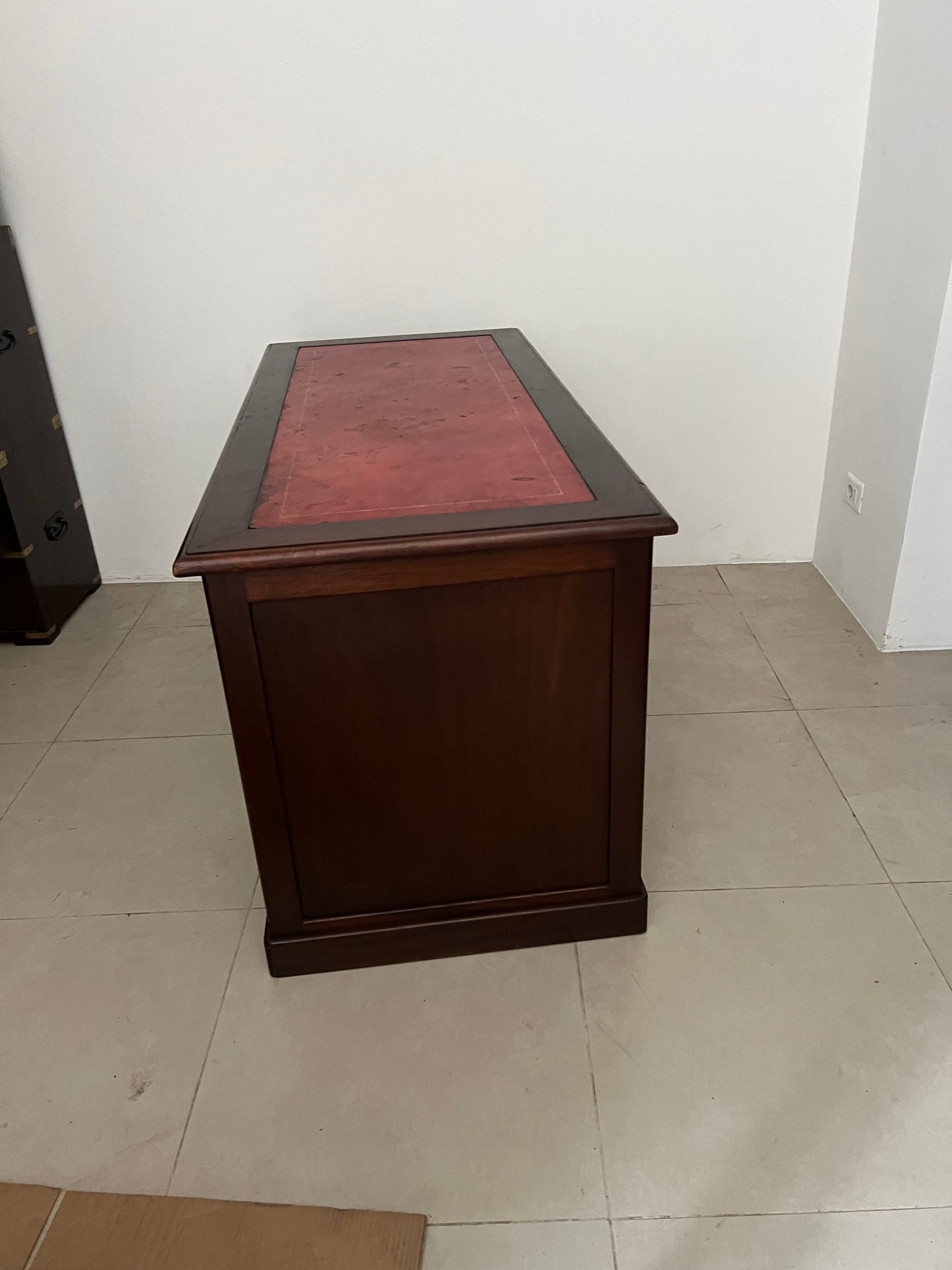 Scrivania originale di bordo in mogano e piano in pelle