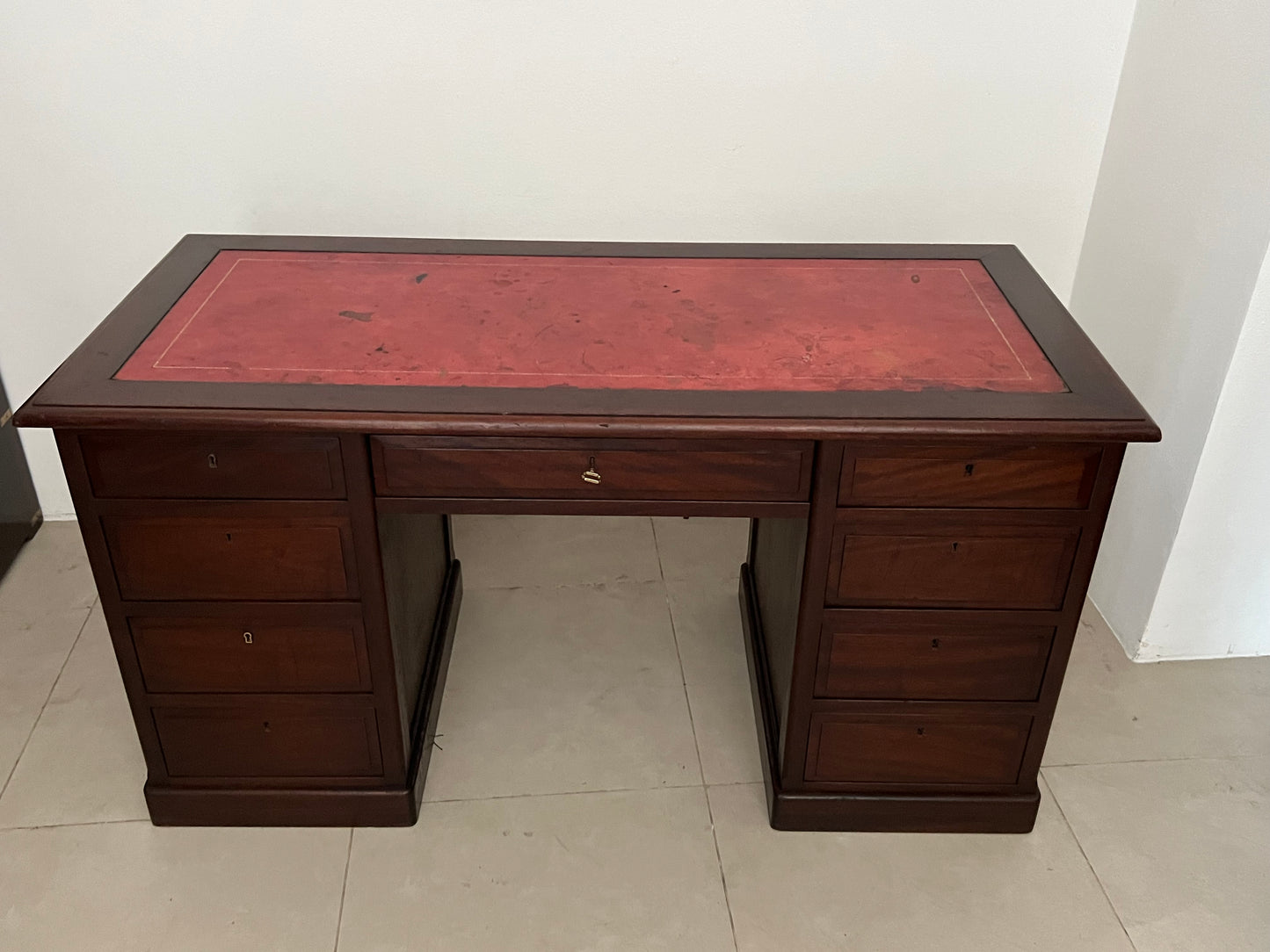 Scrivania originale di bordo in mogano e piano in pelle