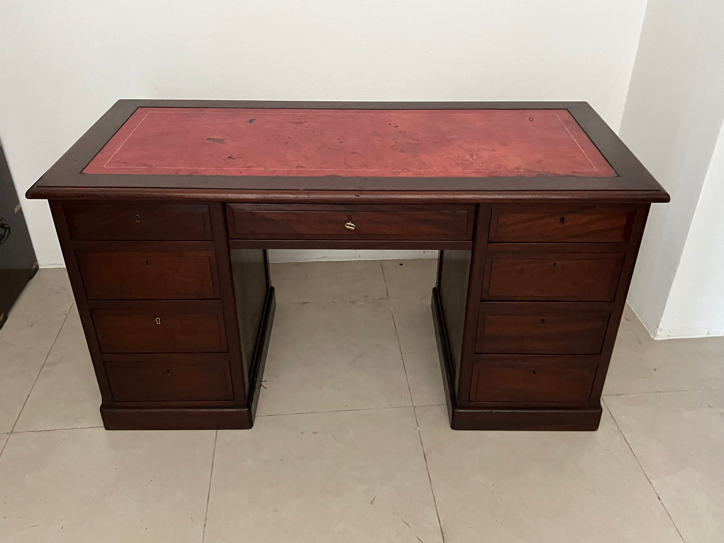 Scrivania originale di bordo in mogano e piano in pelle