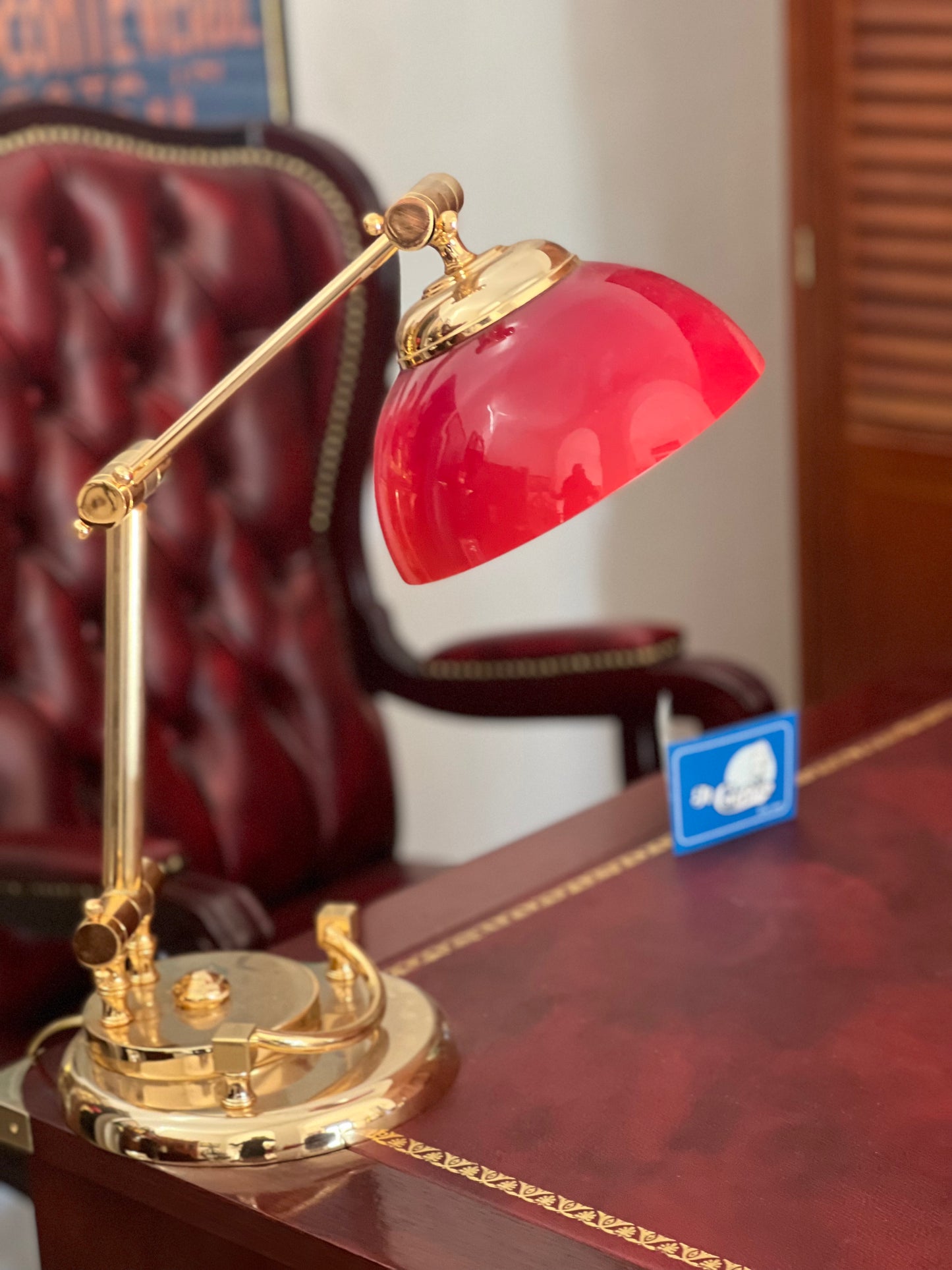 Lampada da scrivania con vetro rosso collezione oro