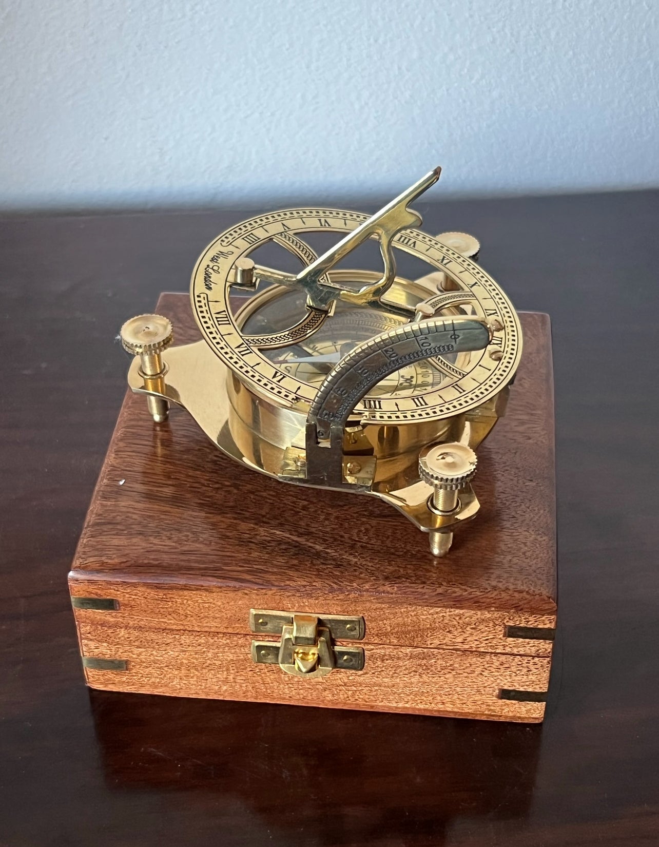 Idea Regalo . Bussola con meridiana in ottone + cassetta di legno