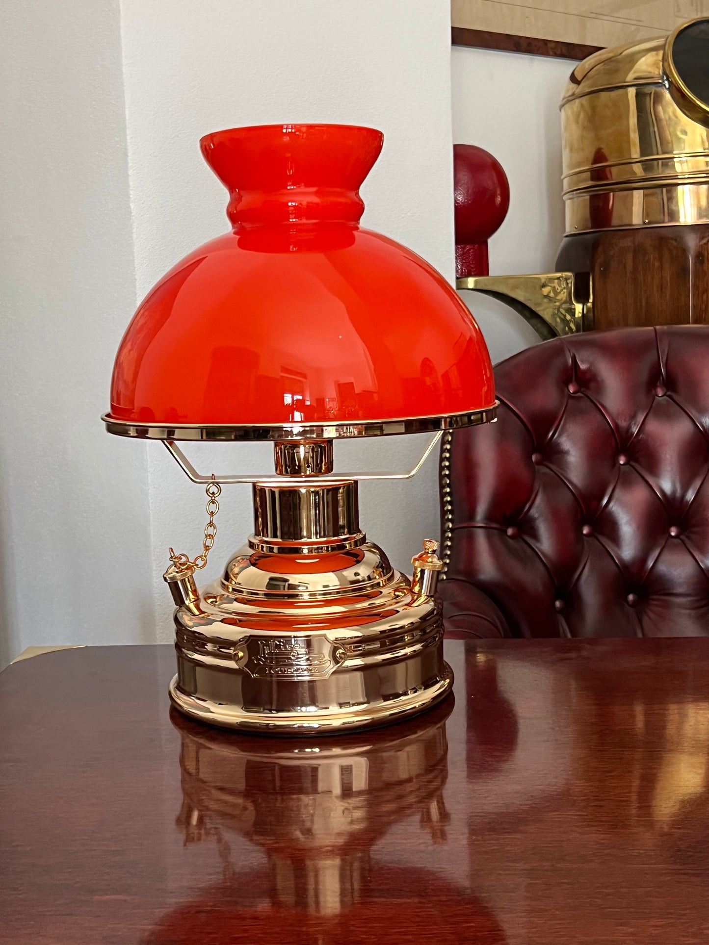 Lampada Stile Marina con particolare vetro rosso