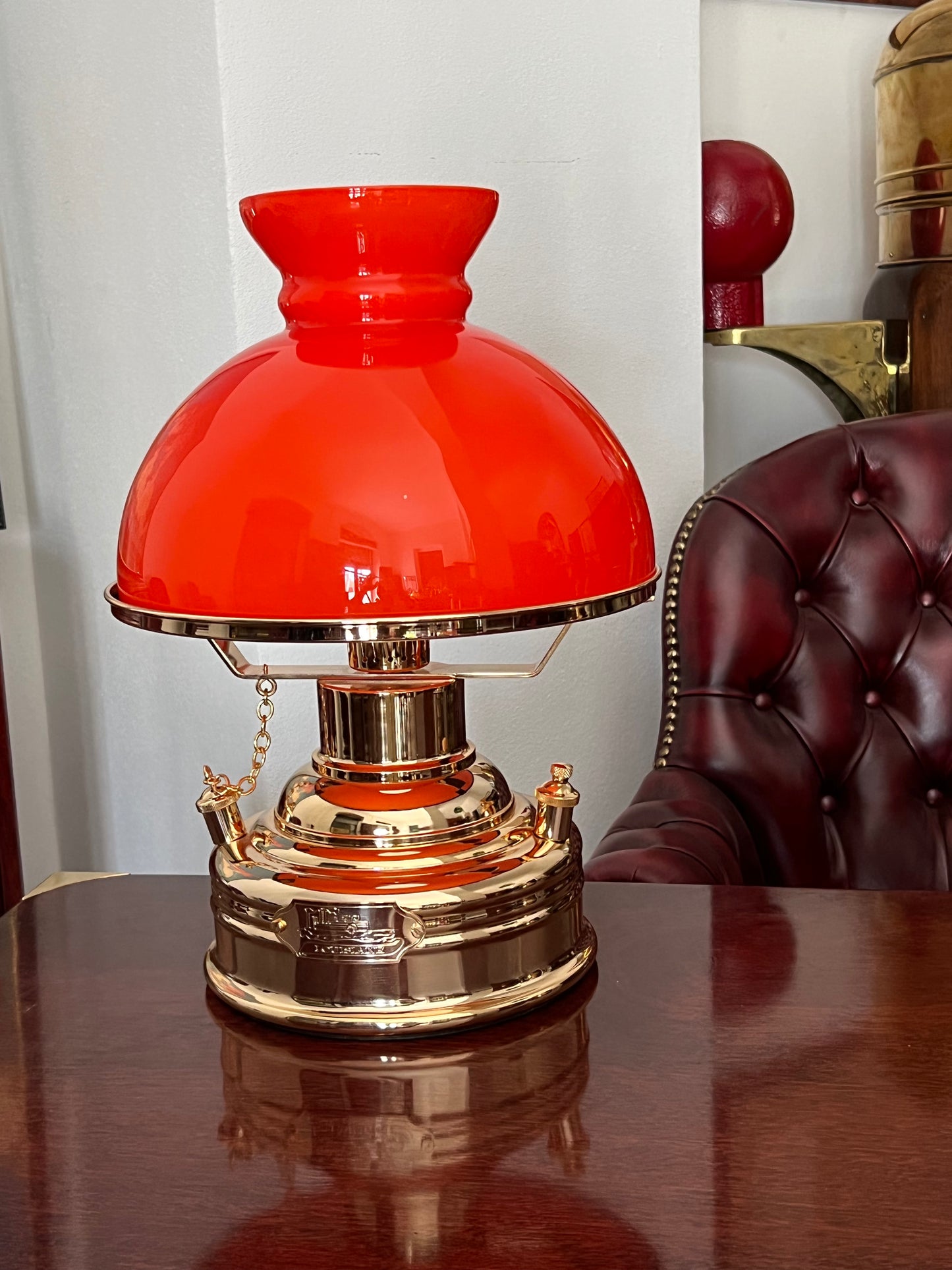 Lampada Stile Marina con particolare vetro rosso