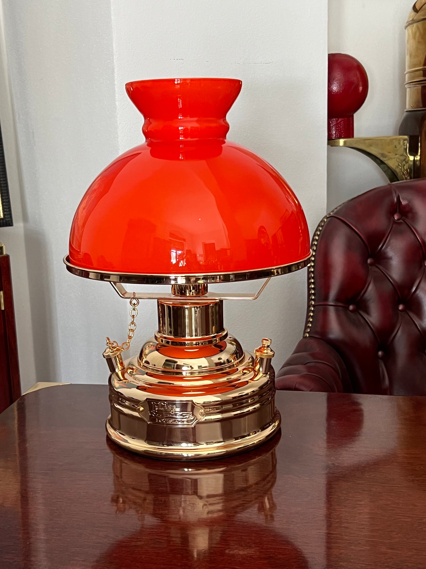 Lampada Stile Marina con particolare vetro rosso