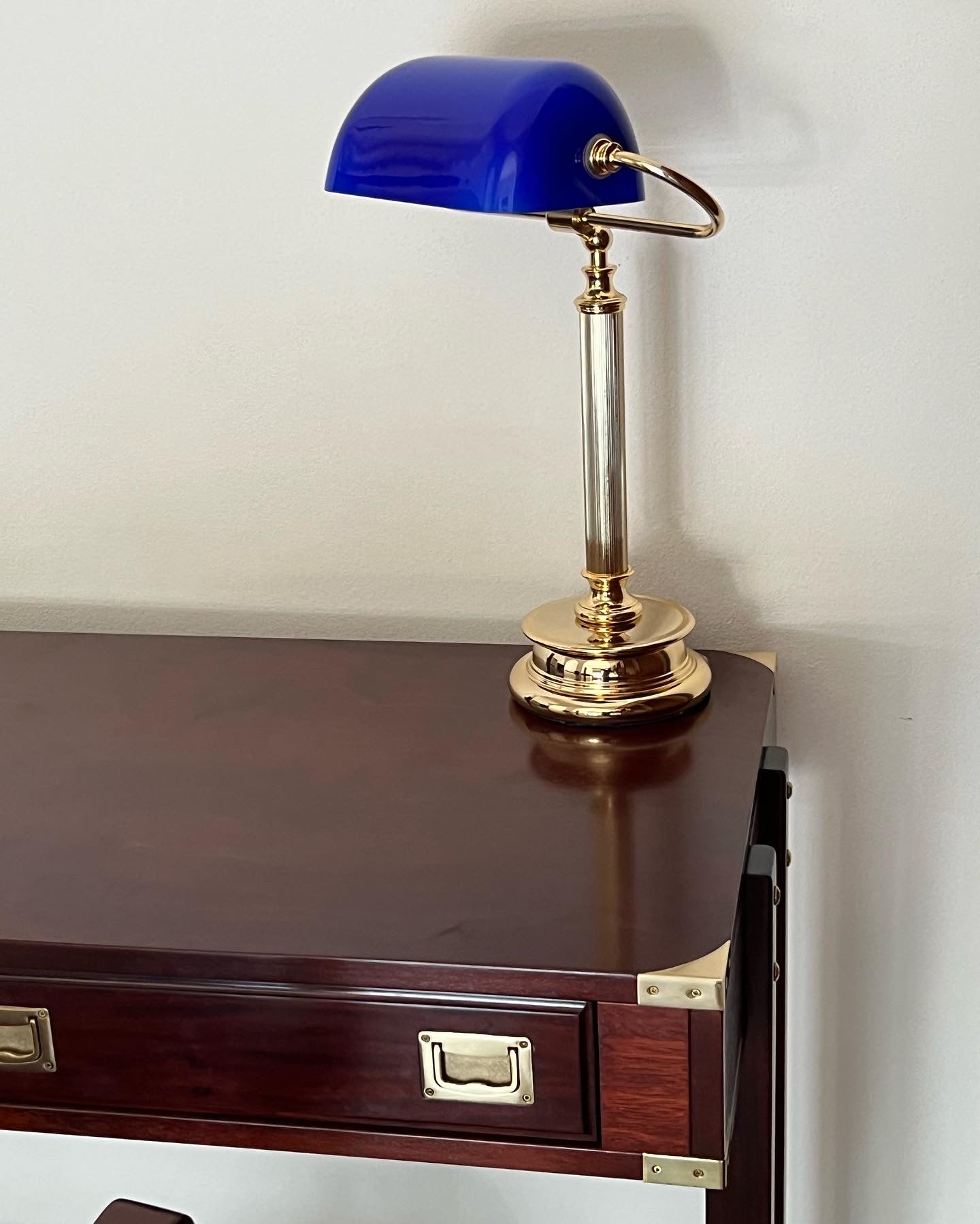 Lampada da scrivania tegola Blu completamente made in Italy
