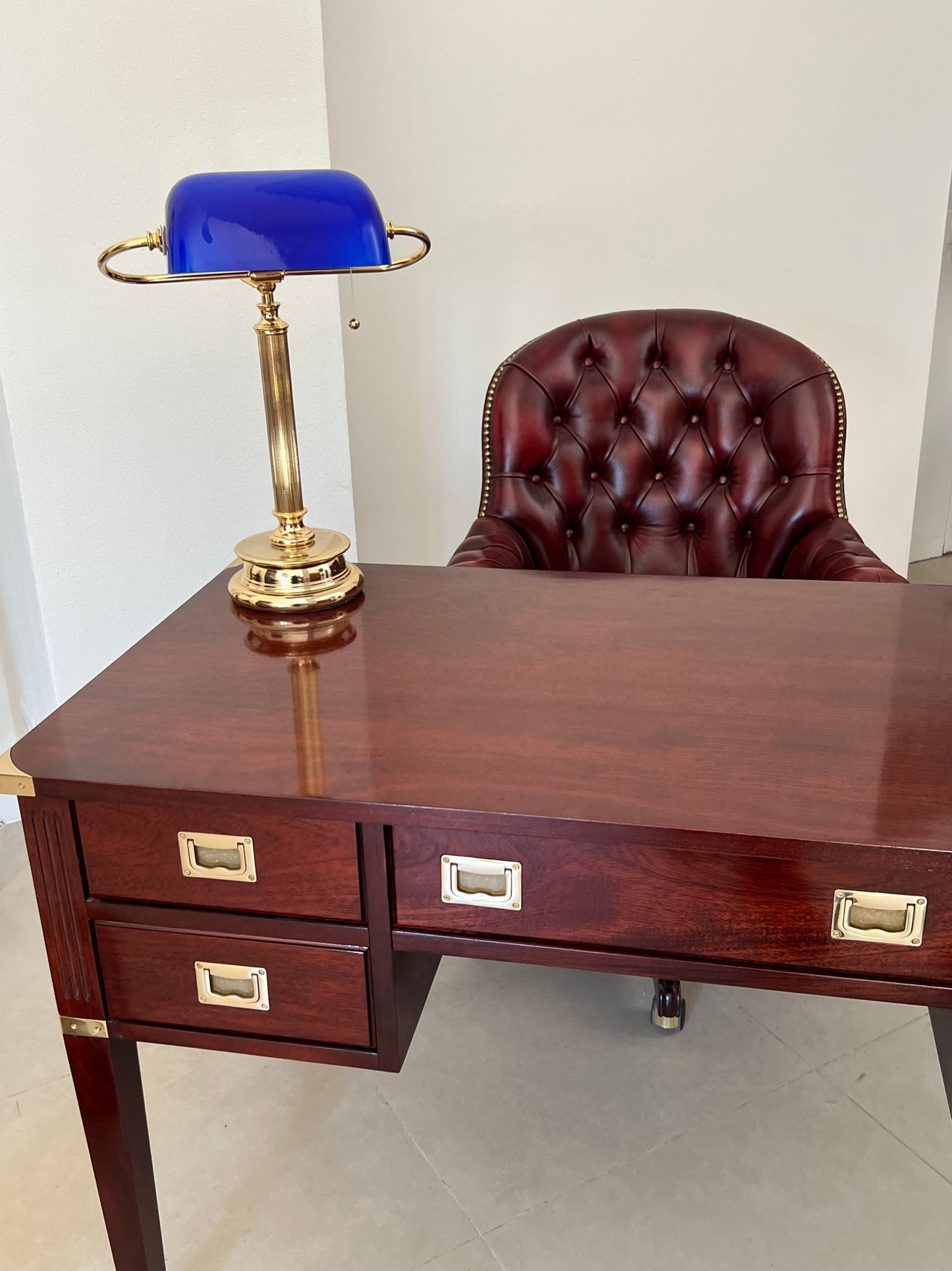 Lampada da scrivania tegola Blu completamente made in Italy