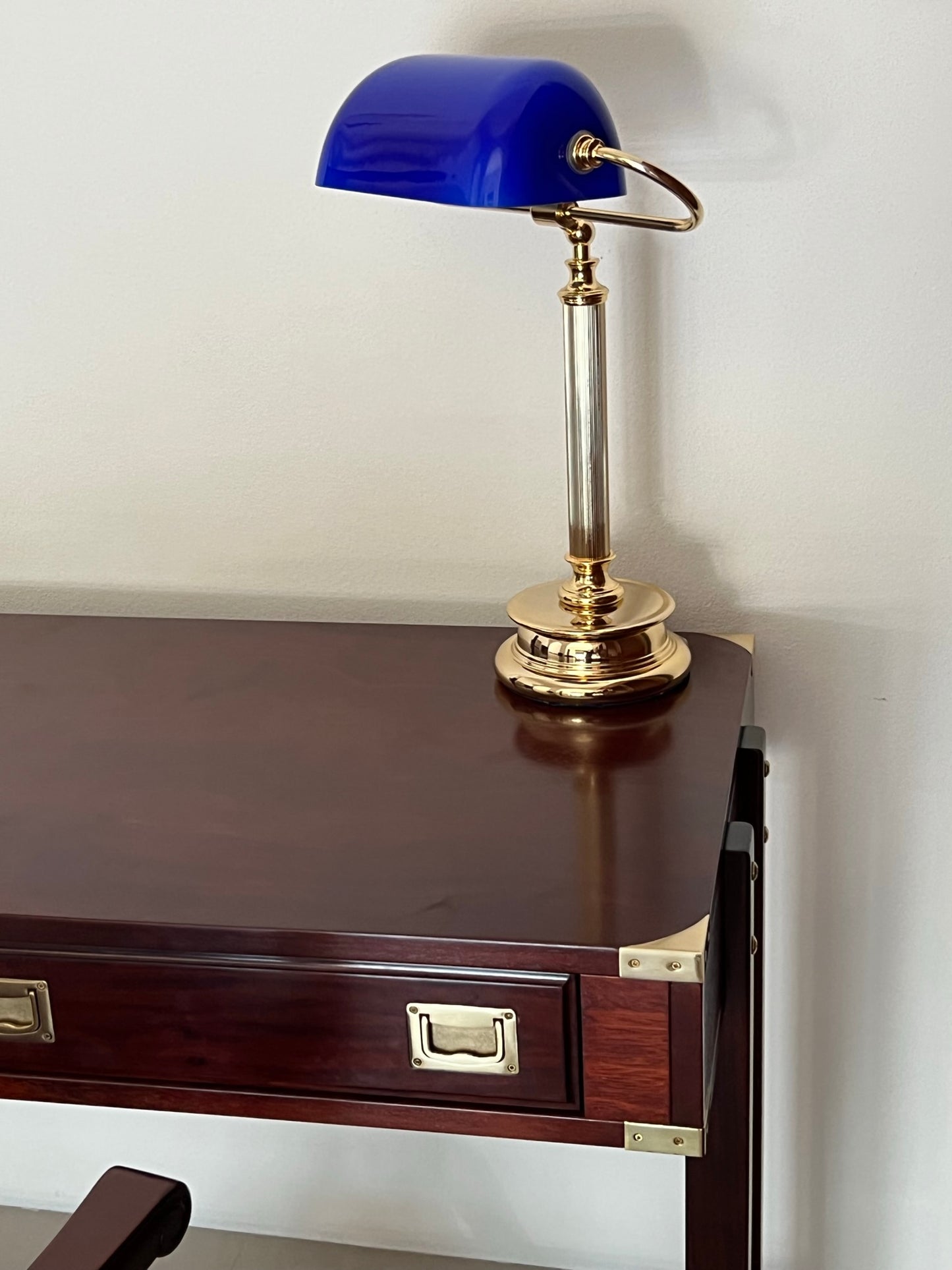 Lampada da scrivania tegola Blu completamente made in Italy
