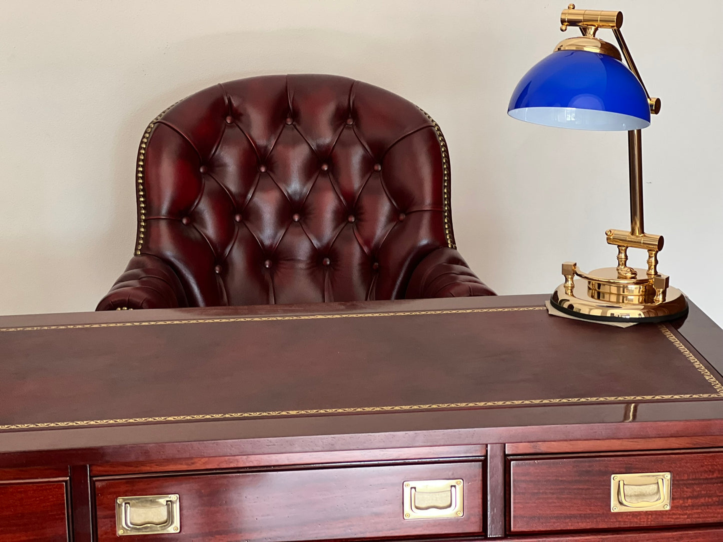 Scrivania classica stile marina artigianale con piano in pelle made in Italy