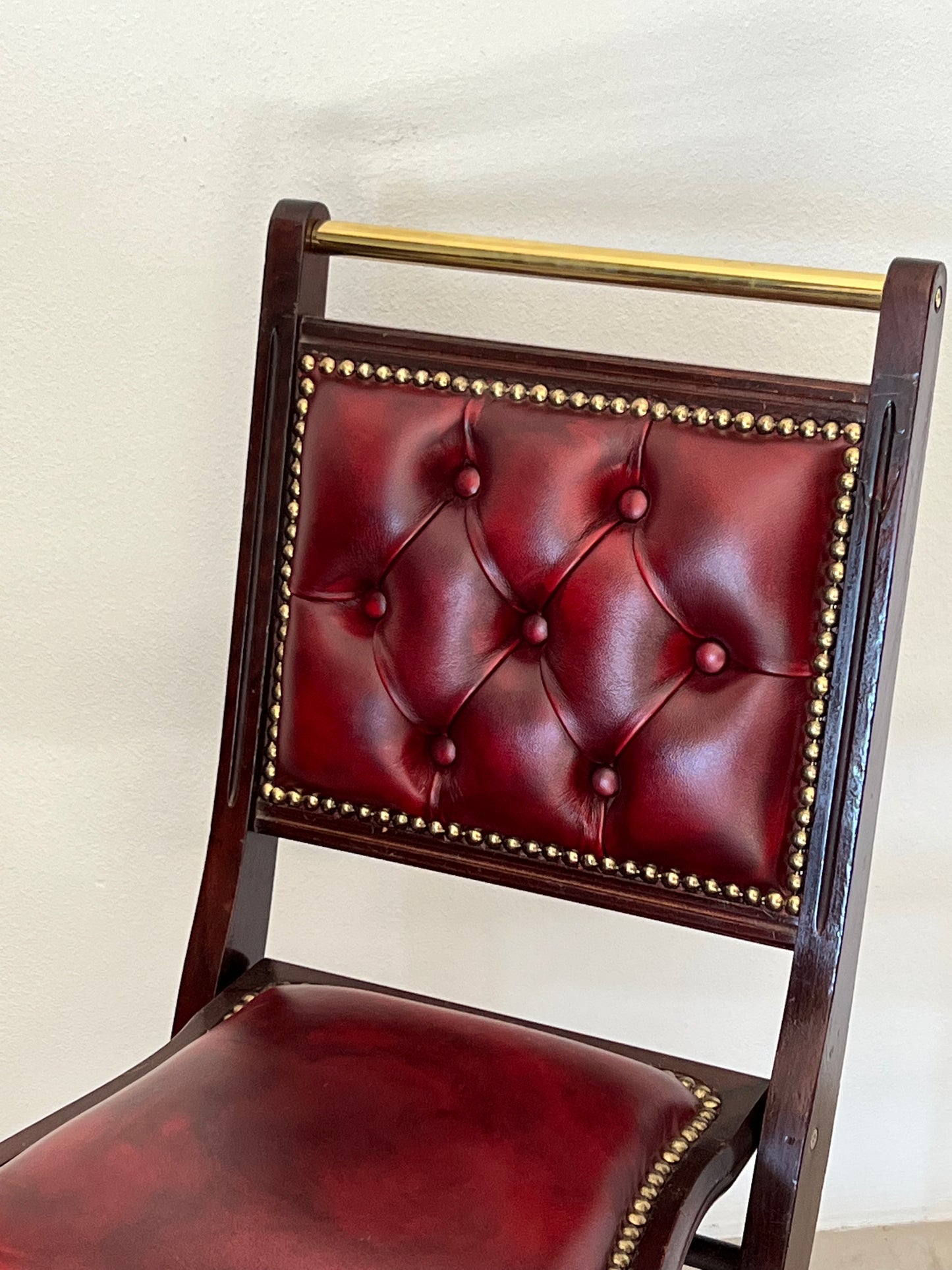 Sedia pieghevole stile con seduta e schienale in pelle lavorazione Artigianale made in italy
