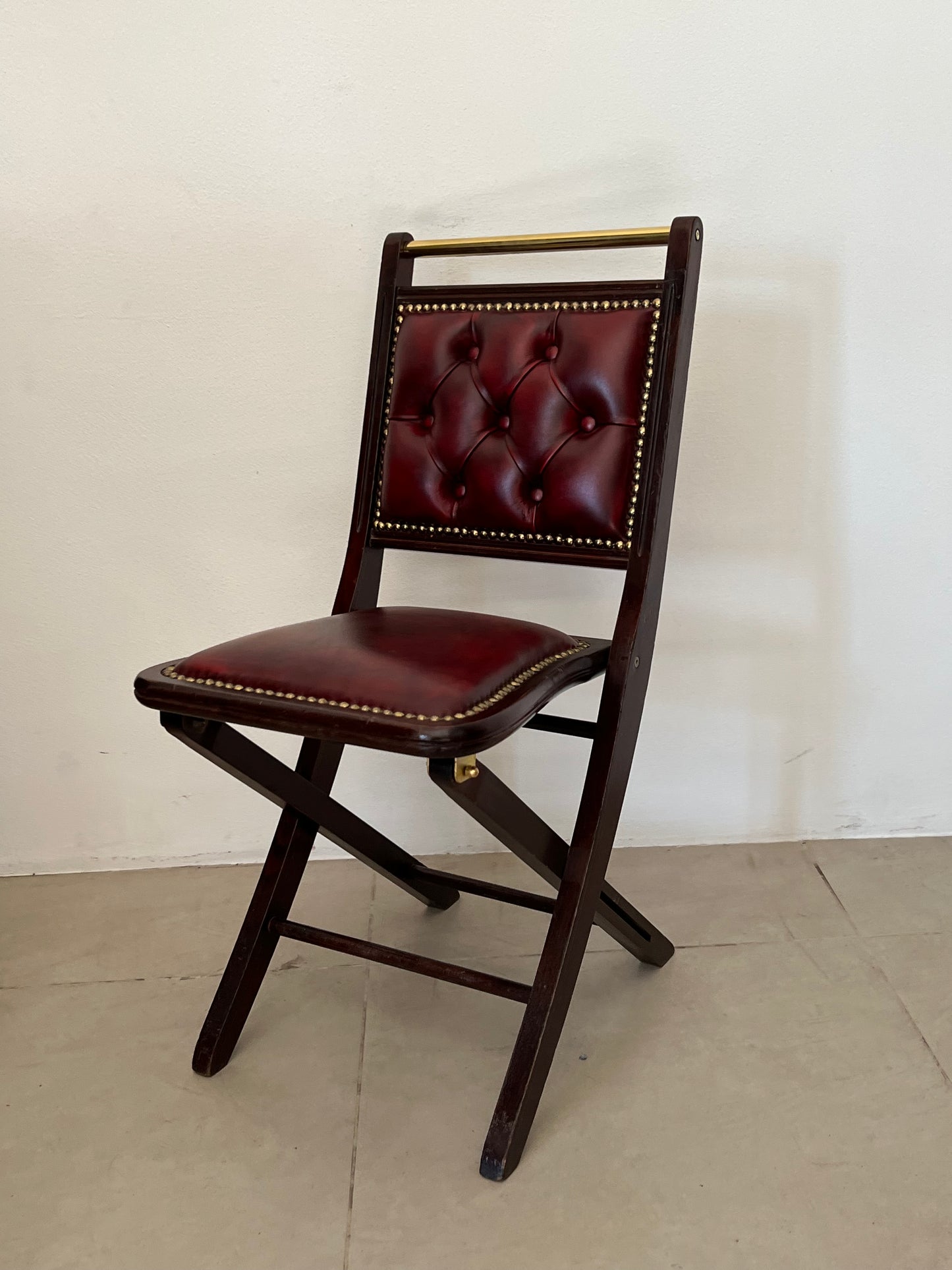 Sedia pieghevole stile con seduta e schienale in pelle lavorazione Artigianale made in italy