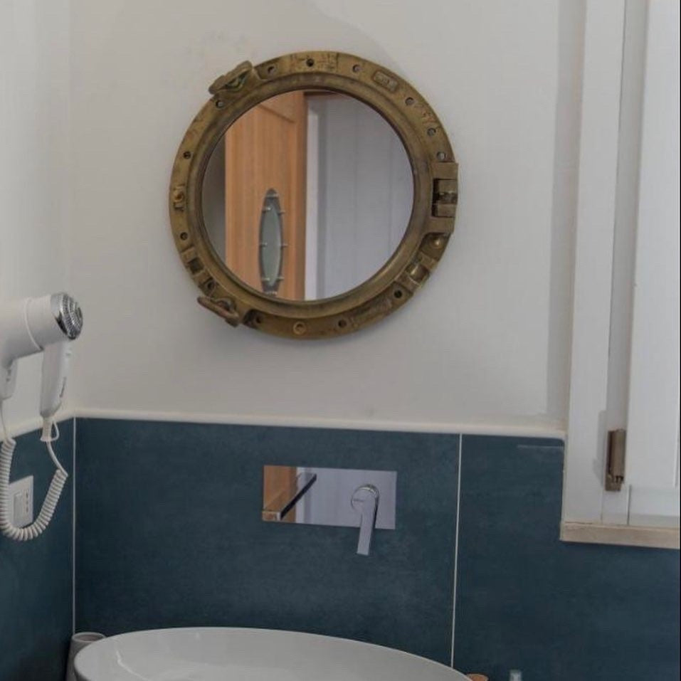 Specchio per il bagno ricavato da Oblò originale dei primi del 900