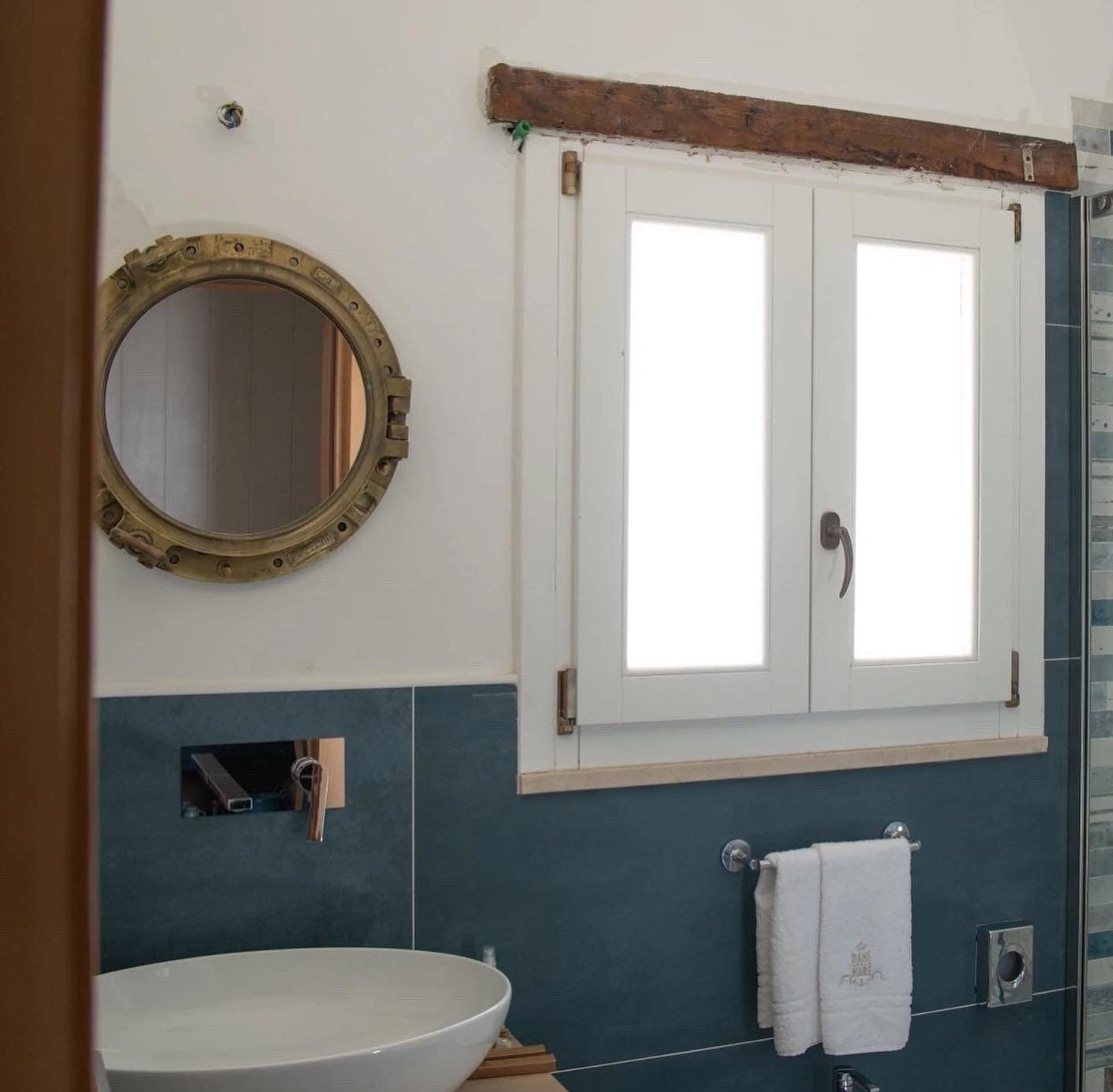 Specchio per il bagno ricavato da Oblò originale dei primi del 900
