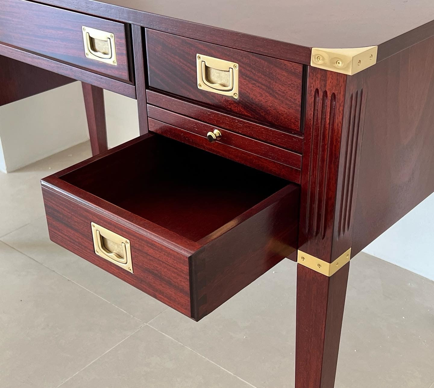 Scrivania stile marina a 5 cassetti made in italy