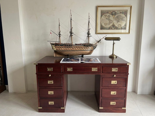 Scrivania stile marina modello classico marina con piano in legno e 9 cassetti